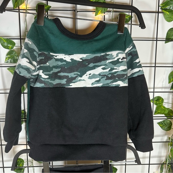 The Children's Place Green/Black/White Camo Sweater Matching Set 2T (Boy) - Picture 4 of 16